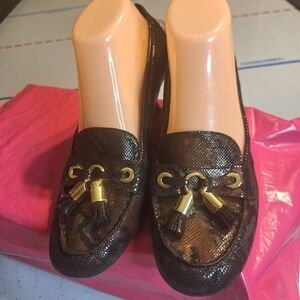 Stuart Weitzman Brown Gold Flats with Classic Design